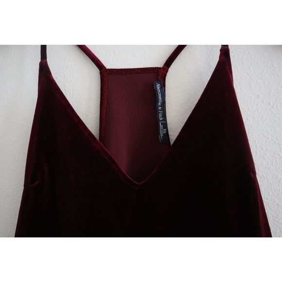 Abercrombie & Fitch Women's Sz XS Maroon Velvet V-Neck Halter Strap Camisole Top - Picture 4 of 6